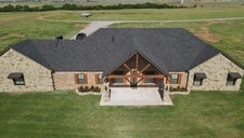 Oklahoma residence with roof replaced by Belter Roofing OKC.