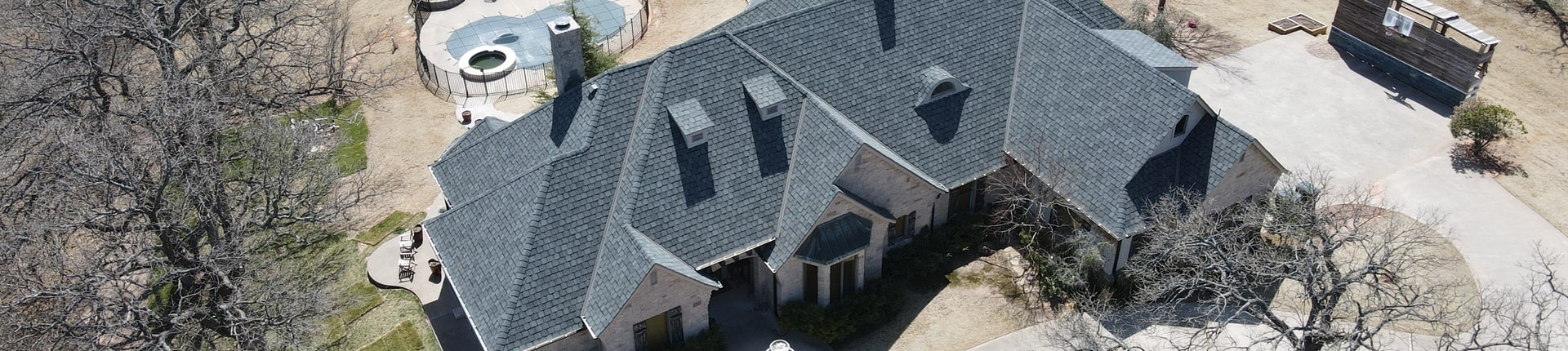 Helpful tips on how to select the right Oklahoma roof contractor.