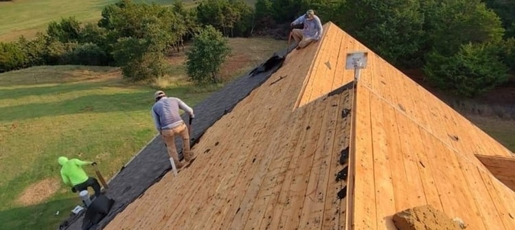 The right Oklahoma roofer can replace your roof quickly and efficiently.